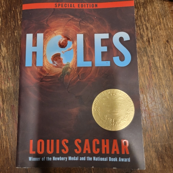 Book Holes Louis sachar - Picture 1 of 2